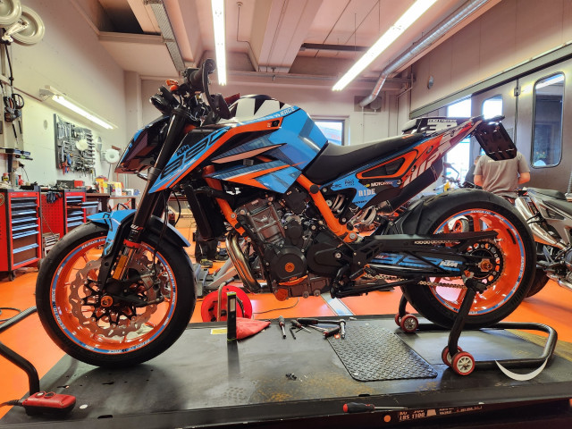 KTM 890 Duke R Naked Occasion