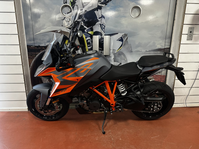 KTM 1290 Super Duke GT Touring Vorführfahrzeug KTM 1290 Super Duke GT Touring Vorführfahrzeug