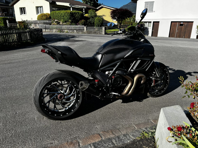 DUCATI Diavel 1200 Strada Naked Occasion