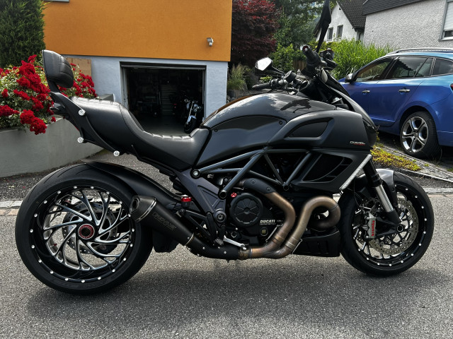 DUCATI Diavel 1200 Strada Naked Used