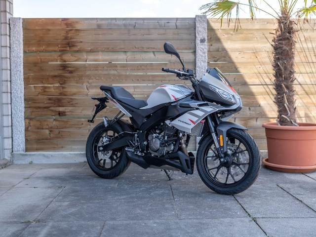 APRILIA Tuono 125 Naked Modèle démo