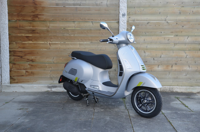 PIAGGIO Vespa GTS 125 Roller Vorführfahrzeug