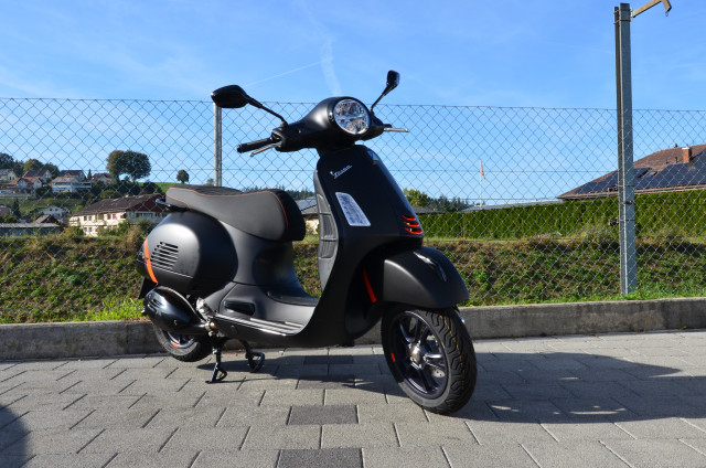 PIAGGIO Vespa GTS 300 HPE Super Sport Scooter Moto neuve