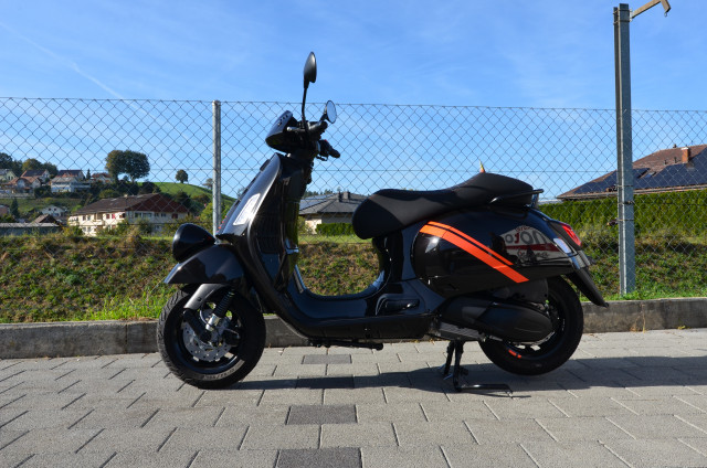 PIAGGIO Vespa GTV 300 HPE Scooter Moto neuve