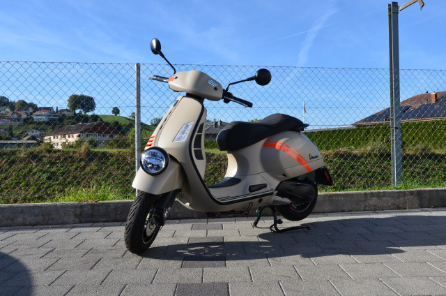 PIAGGIO Vespa GTV 300 HPE Scooter Moto neuve