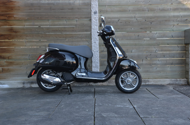 PIAGGIO Vespa GTS 125 Roller Neufahrzeug