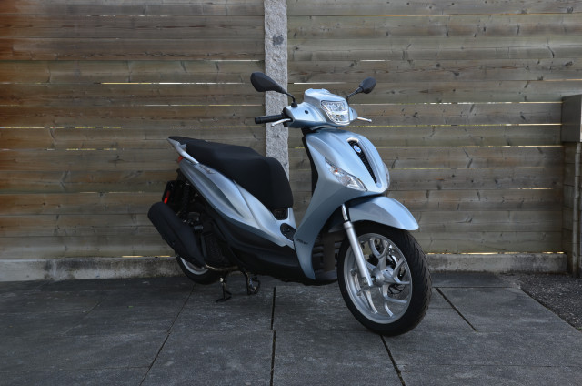 PIAGGIO Medley 125 Roller Neufahrzeug