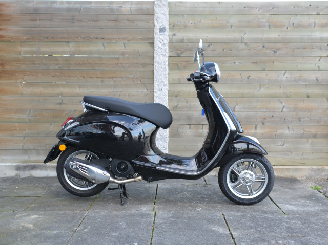 PIAGGIO Vespa Primavera 125 Roller Neufahrzeug PIAGGIO Vespa Primavera 125 Roller Neufahrzeug