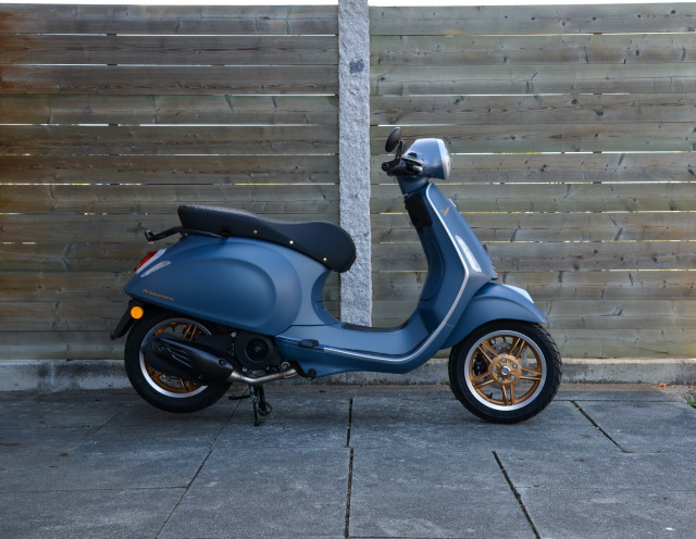 PIAGGIO Vespa Primavera 125 Officina 8 Roller Neufahrzeug PIAGGIO Vespa Primavera 125 Officina 8 Roller Neufahrzeug