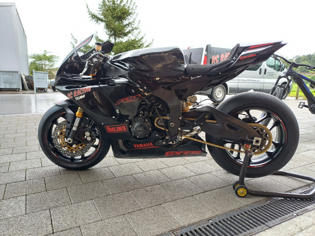 YAMAHA R1 Sport Usato