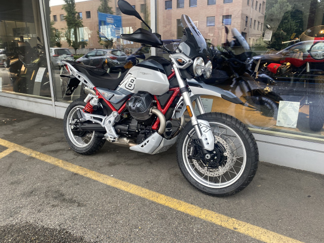 MOTO GUZZI V85 TT Enduro Moto nuova