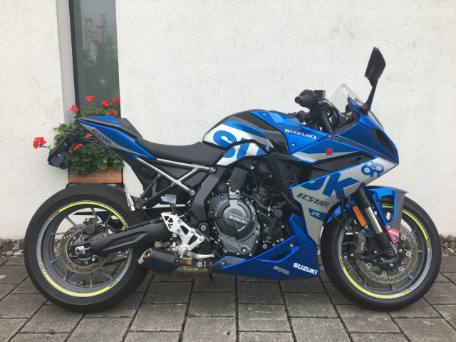 SUZUKI GSX-8R Sport Demo vehicle