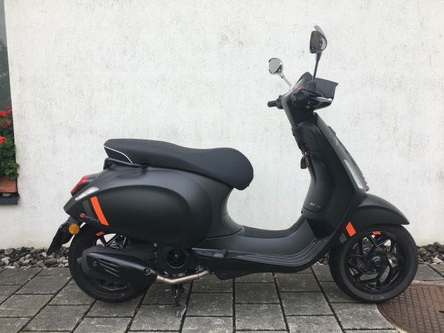 PIAGGIO Vespa Sprint 125 S Scooter Demo vehicle