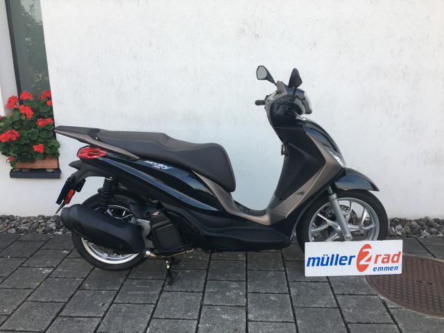 PIAGGIO Medley 125 Scooter Demo vehicle