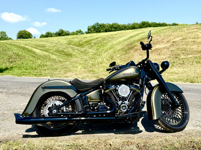 HARLEY-DAVIDSON FLDE 1745 Softail Deluxe 107 Custom Occasion