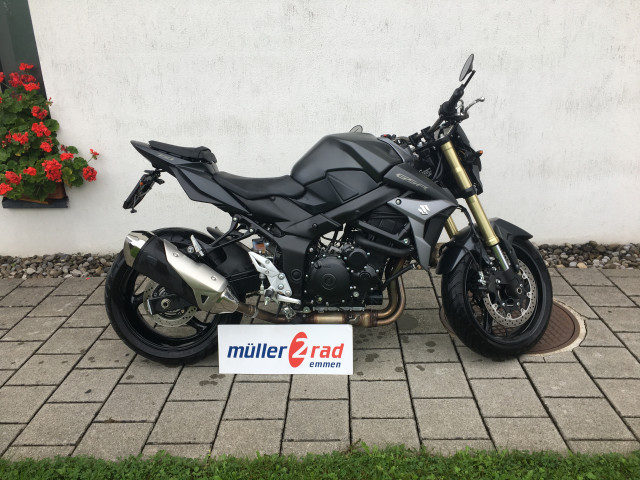 SUZUKI GSR 750 A/U Freegun Gold Naked Occasion