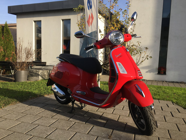 PIAGGIO Vespa GTS 300 HPE Super Roller Neufahrzeug PIAGGIO Vespa GTS 300 HPE Super Roller Neufahrzeug