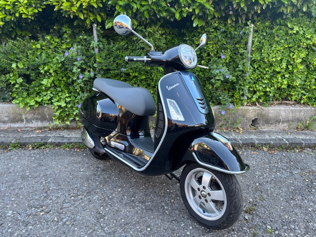 PIAGGIO Vespa GTS 300 Super Scooter Used