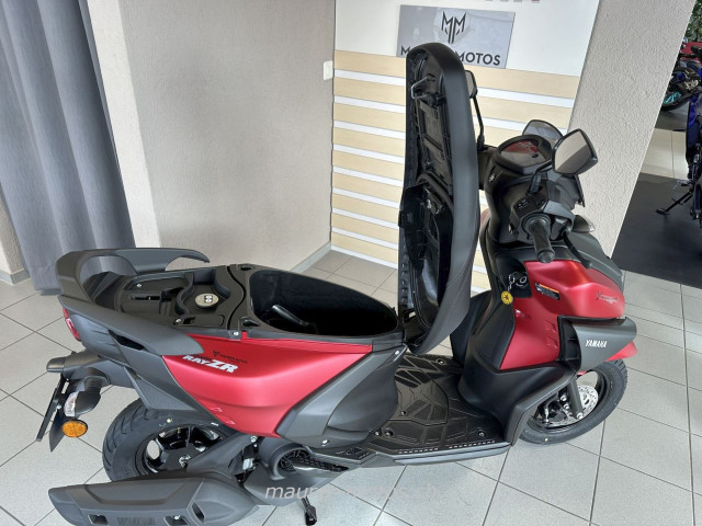 YAMAHA LCG 125 RayZR Scooter Moto neuve