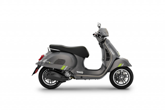 PIAGGIO Vespa GTS 300 HPE Super Tech Scooter Moto nuova