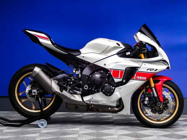 YAMAHA R1 Sport Registrazione di un giorno