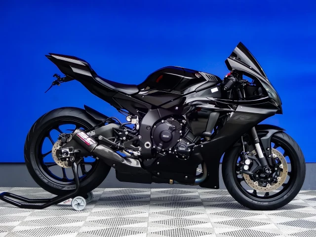 YAMAHA R1 Sport Registrazione di un giorno