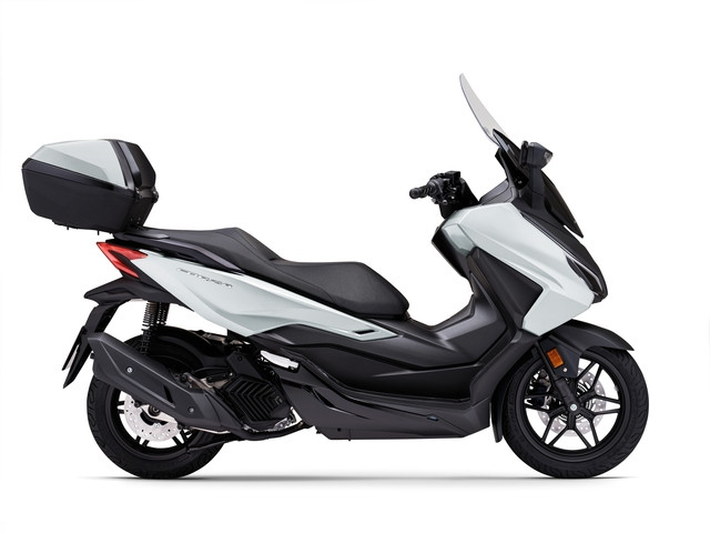 HONDA NSS 125 Forza Smart Top Box Roller Neufahrzeug