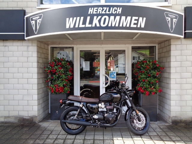 TRIUMPH Bonneville T120 Retro Moto nuova