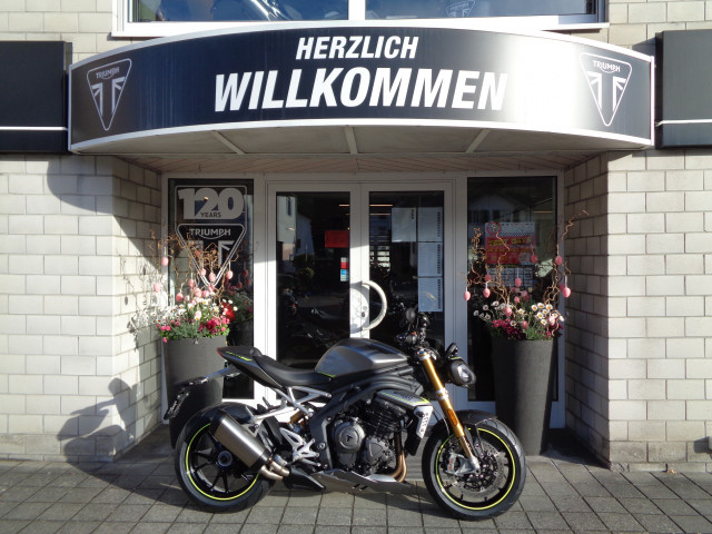 TRIUMPH Speed Triple 1200 RS Naked Usato