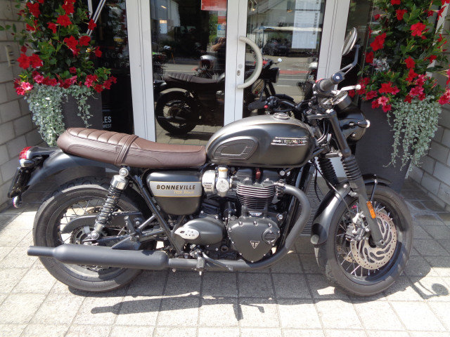 TRIUMPH Bonneville T120 Black Gold Line Retro Occasion