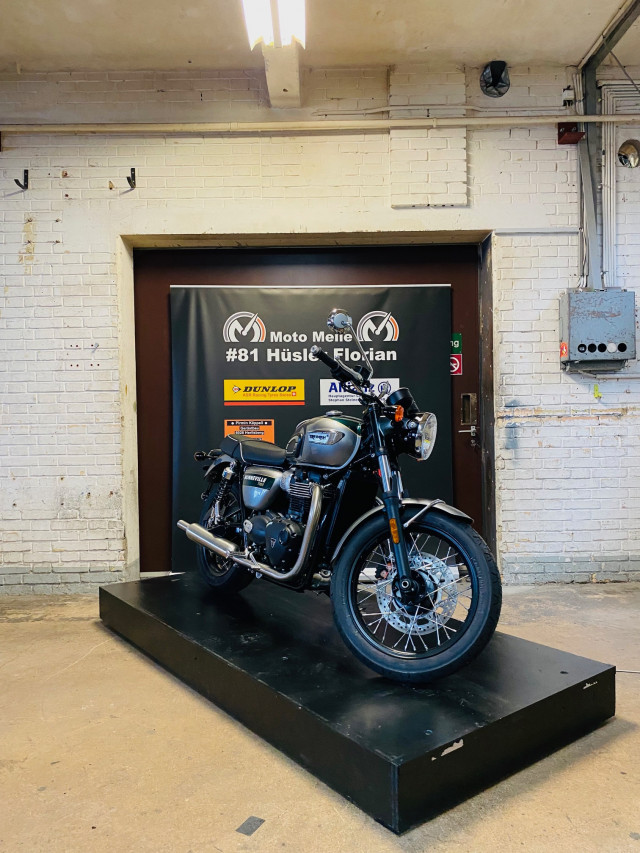 TRIUMPH Bonneville T100 Gold Line Retro Immatriculation d’un jour