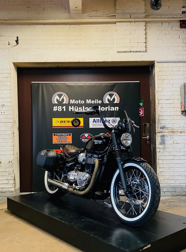 TRIUMPH Bonneville Bobber Black 1200 Retro Usato