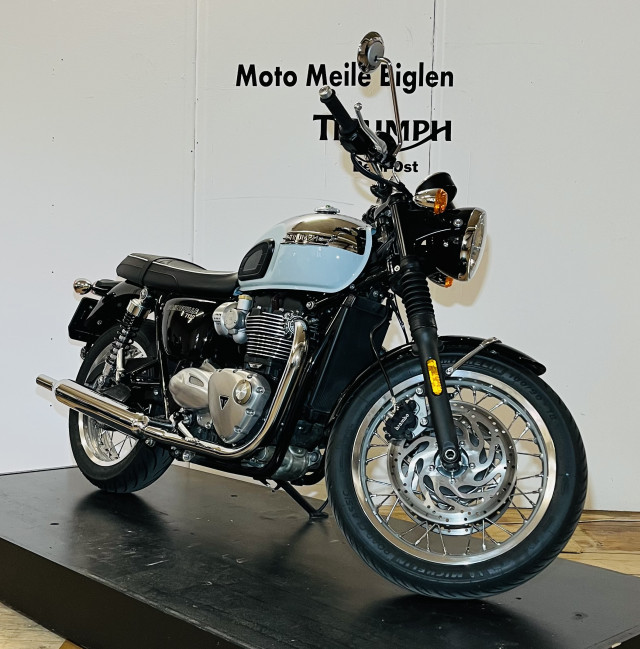 TRIUMPH Bonneville T120 Chrome Edition Retro Modello dimostrativo