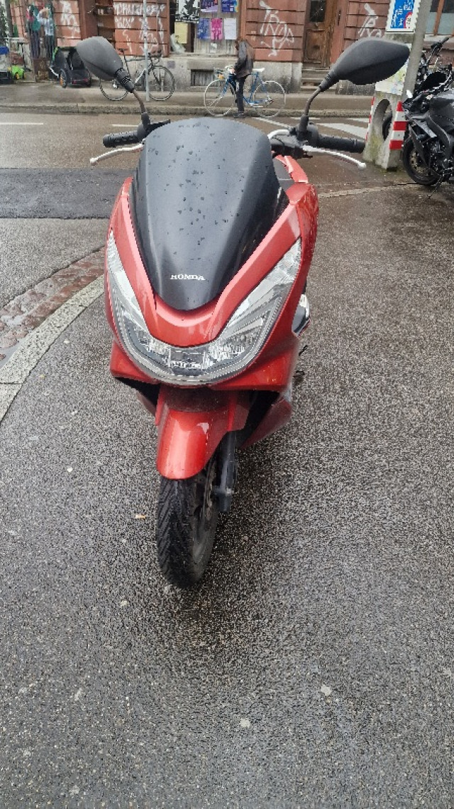 Buying a motorcycle: HONDA PCX 125 used motorbikes for sale