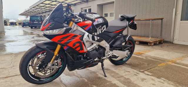 APRILIA Tuono V4 1100 Factory Naked Occasion