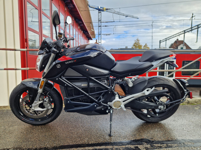 ZERO SR 15.6 Naked Occasion