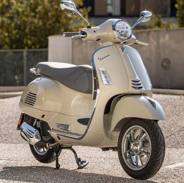 PIAGGIO Vespa GTS 125 Scooter Moto nuova