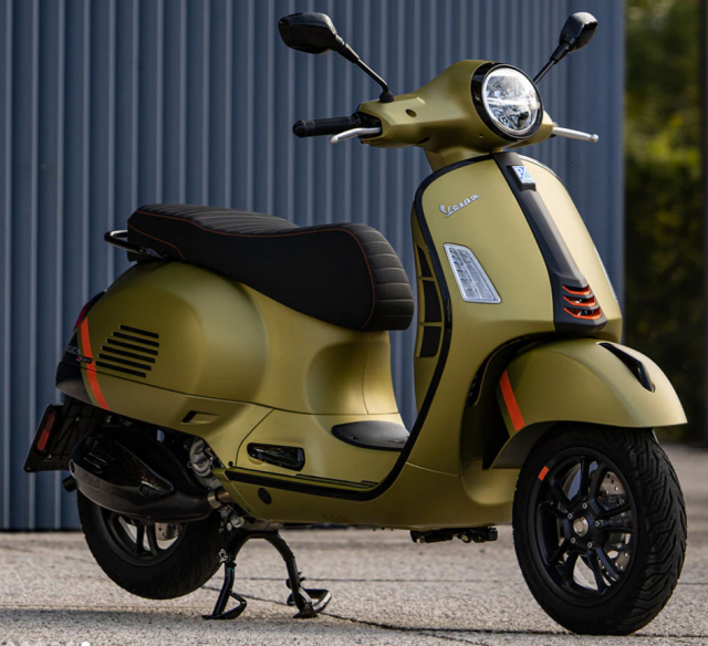 PIAGGIO Vespa GTS 300 HPE Scooter Moto nuova