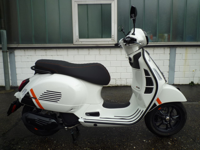 PIAGGIO Vespa GTS 125 Roller Neufahrzeug