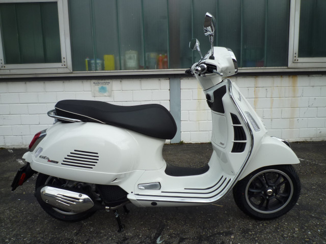 PIAGGIO Vespa GTS 125 Super Roller Neufahrzeug