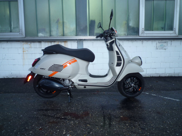 PIAGGIO Vespa GTV 300 HPE Roller Neufahrzeug