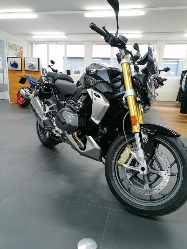 BMW R 1250 R Triple Black Naked Registrazione di un giorno