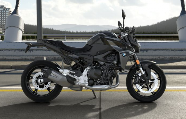 BMW F 900 R A2 Triple Black Naked Registrazione di un giorno