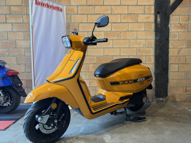 LAMBRETTA X300 SR Scooter Modello dimostrativo
