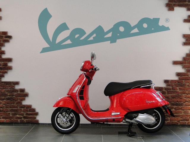 PIAGGIO Vespa GTS 300 HPE Scooter Moto nuova