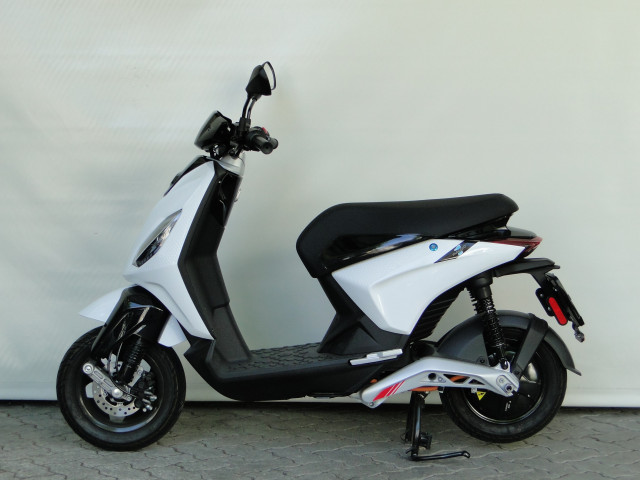 PIAGGIO 1 Active Roller Occasion