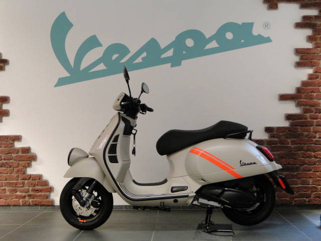 PIAGGIO Vespa GTV 300 HPE Roller Neufahrzeug