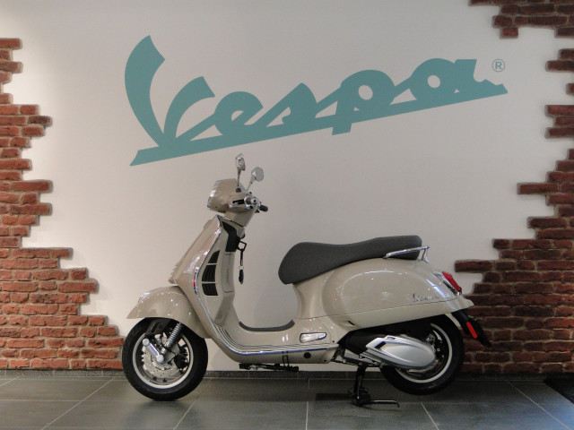 PIAGGIO Vespa GTS 125 Roller Vorführfahrzeug