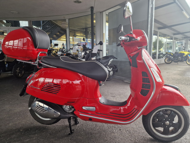 PIAGGIO Vespa GTS 300 Super Scooter Used