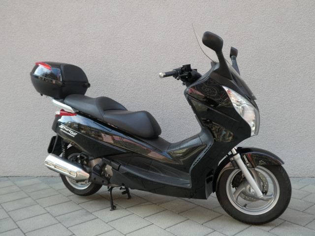 HONDA FES 125 Silver Wing Roller Occasion